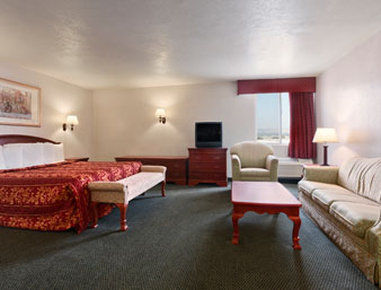 Days Inn & Suites By Wyndham Fullerton Extérieur photo